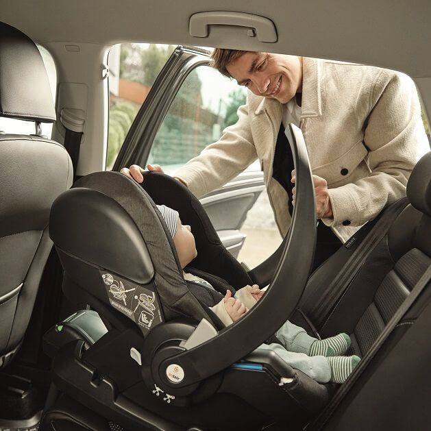 Newborn Car Seat Ergobaby Izi Go X1 i-Size by BeSafe in the car