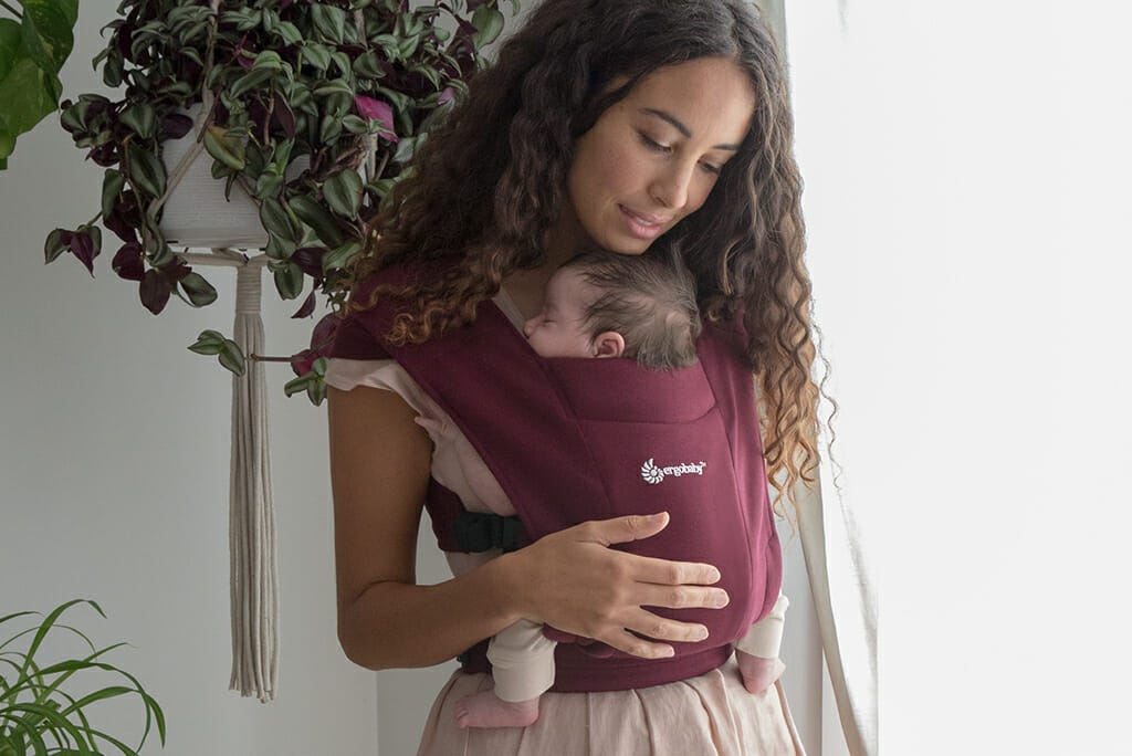 A new &quot;Ergobaby&quot; is here: Feel embraced by the Embrace!