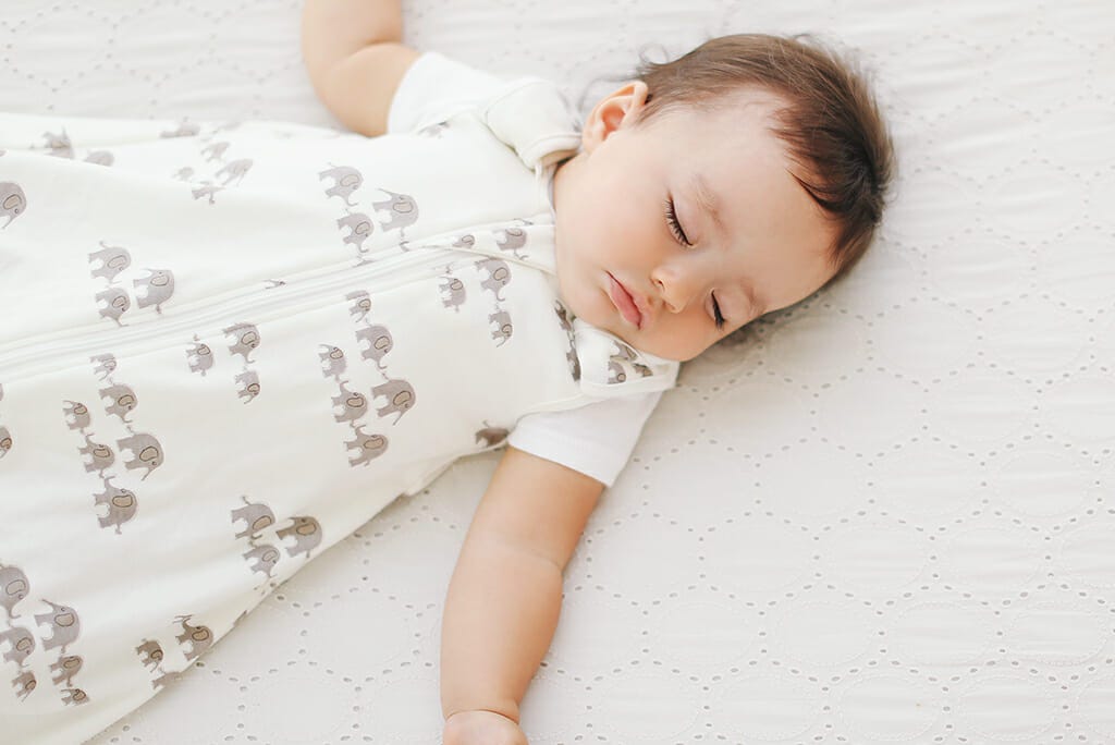 How to Dress Your Baby for a Good Night&#039;s Sleep