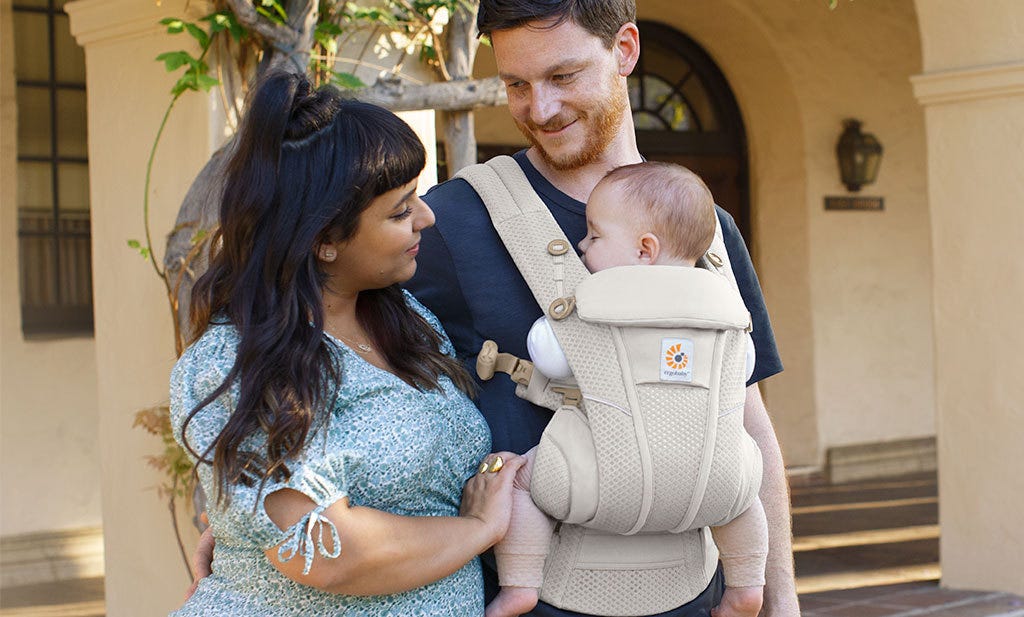 Breathable baby carrier made of mesh or cotton? You decide!