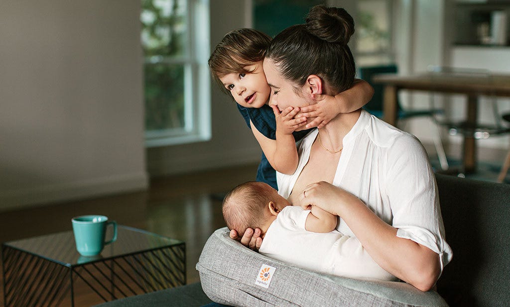 breast/chest feeding using a nursing pillow