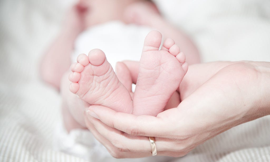 Newborn baby essentials: a baby checklist for the baby items you need!